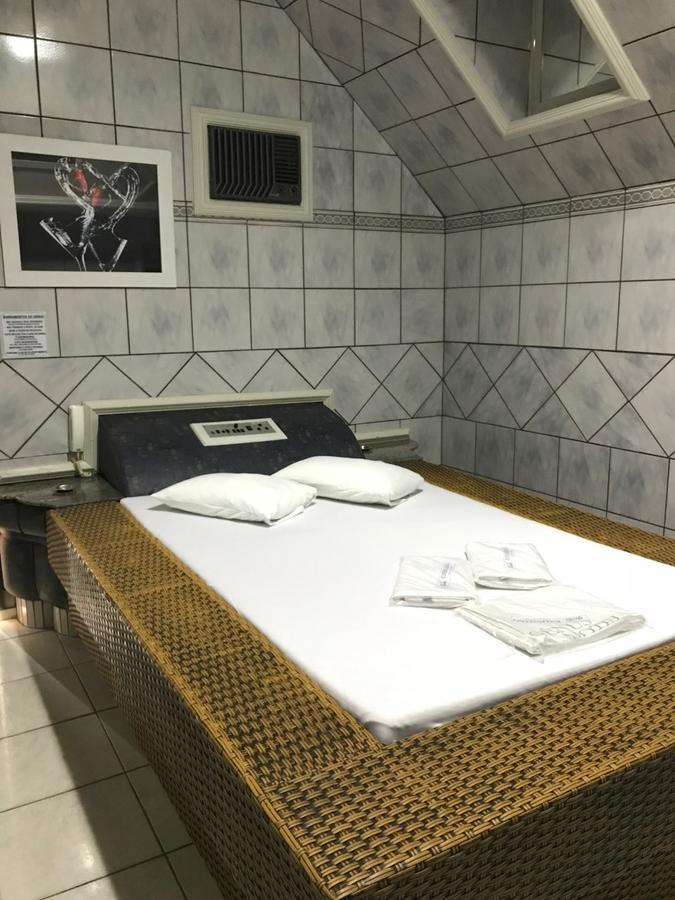 Genus Motel (Adults Only) Uberaba Ngoại thất bức ảnh